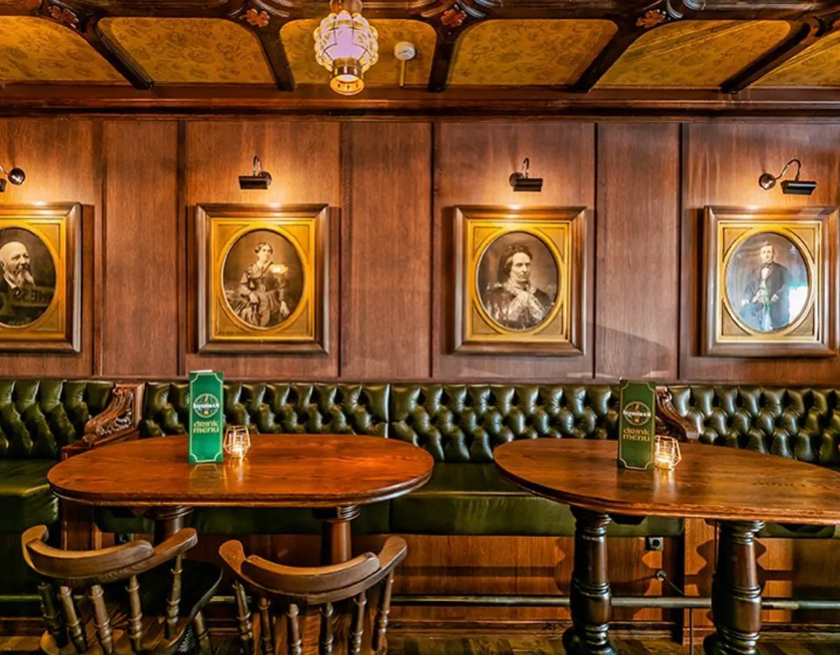 The Irishman Pub 9